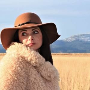 Meet your Posher, Jillian